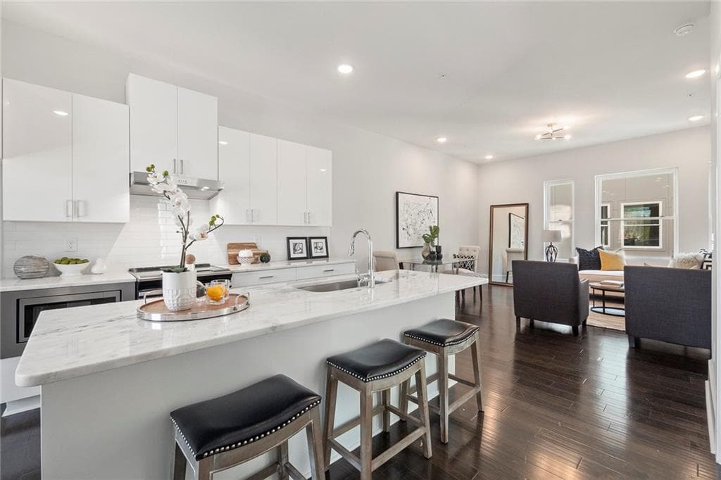 3 bedroom, 3 bathroom, 1,935 sq ft townhouse for sale at 456 Parkway Drive 14, Atlanta, GA 30308 — photo 1 of 40