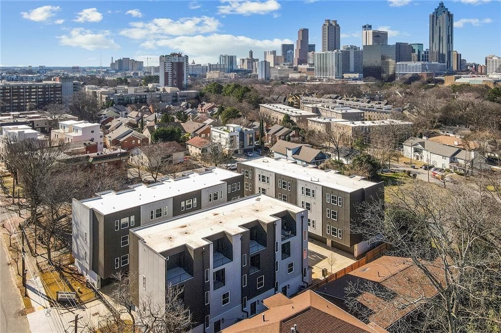 3 bedroom, 3 bathroom, 1,935 sq ft townhouse for sale at 456 Parkway Drive 14, Atlanta, GA 30308 — photo 7