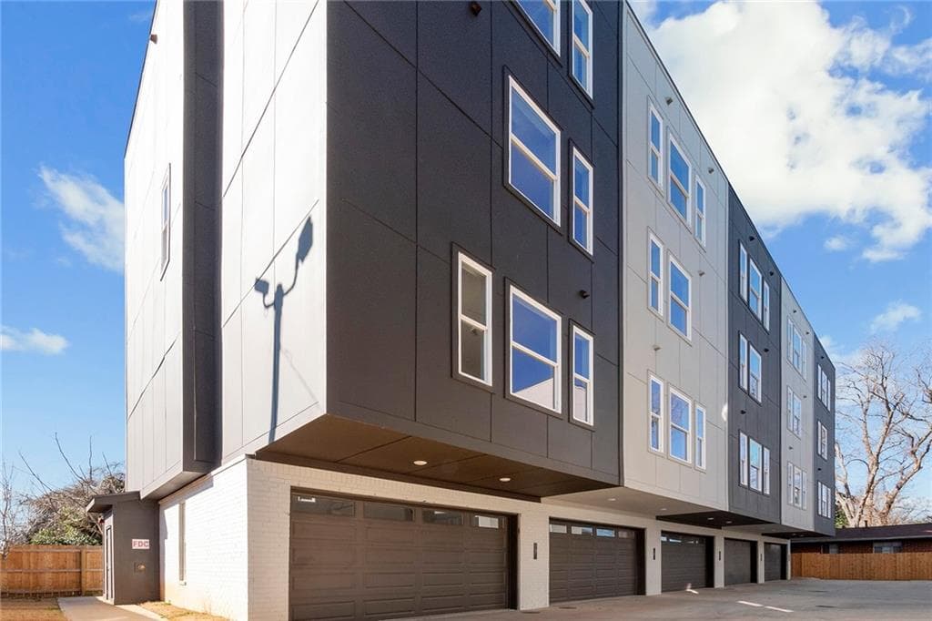 3 bedroom, 3 bathroom, 1,935 sq ft townhouse for sale at 456 Parkway Drive 14, Atlanta, GA 30308 — photo 8