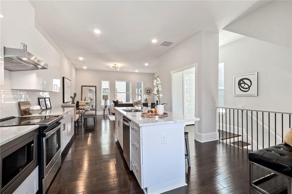 3 bedroom, 3 bathroom, 1,935 sq ft townhouse for sale at 456 Parkway Drive 14, Atlanta, GA 30308 — photo 9