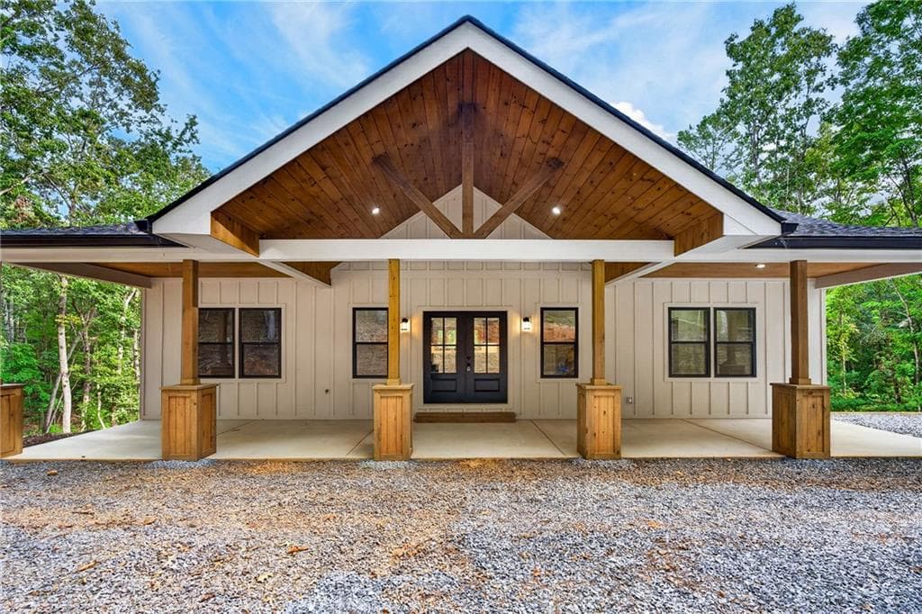 3 bedroom, 2 bathroom, 1,920 sq ft single family residence for sale at 1030 Old Flat Branch Rd, Ellijay, GA 30540