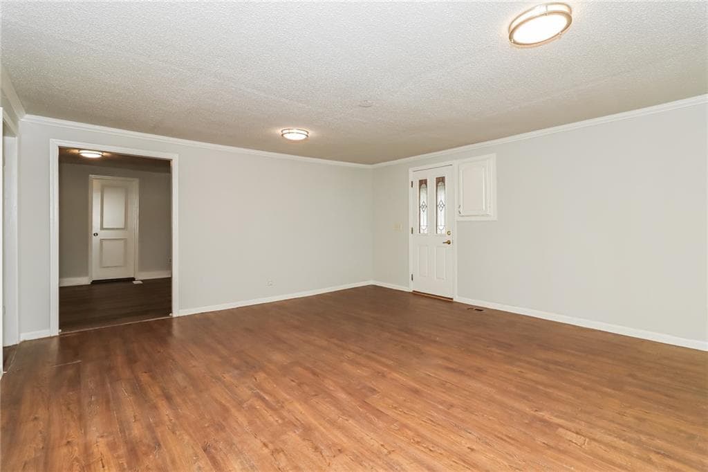 2 bedroom, 1 bathroom, 1,003 sq ft single family residence for sale at 2430 Us-41, Calhoun, GA 30701 — photo 3