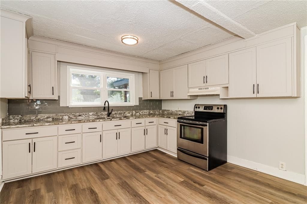 2 bedroom, 1 bathroom, 1,003 sq ft single family residence for sale at 2430 Us-41, Calhoun, GA 30701 — photo 7