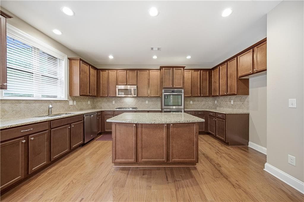 5 bedroom, 4 bathroom, 3,990 sq ft single family residence for sale at 6565 Bentley Ridge Drive, Cumming, GA 30040 — photo 2