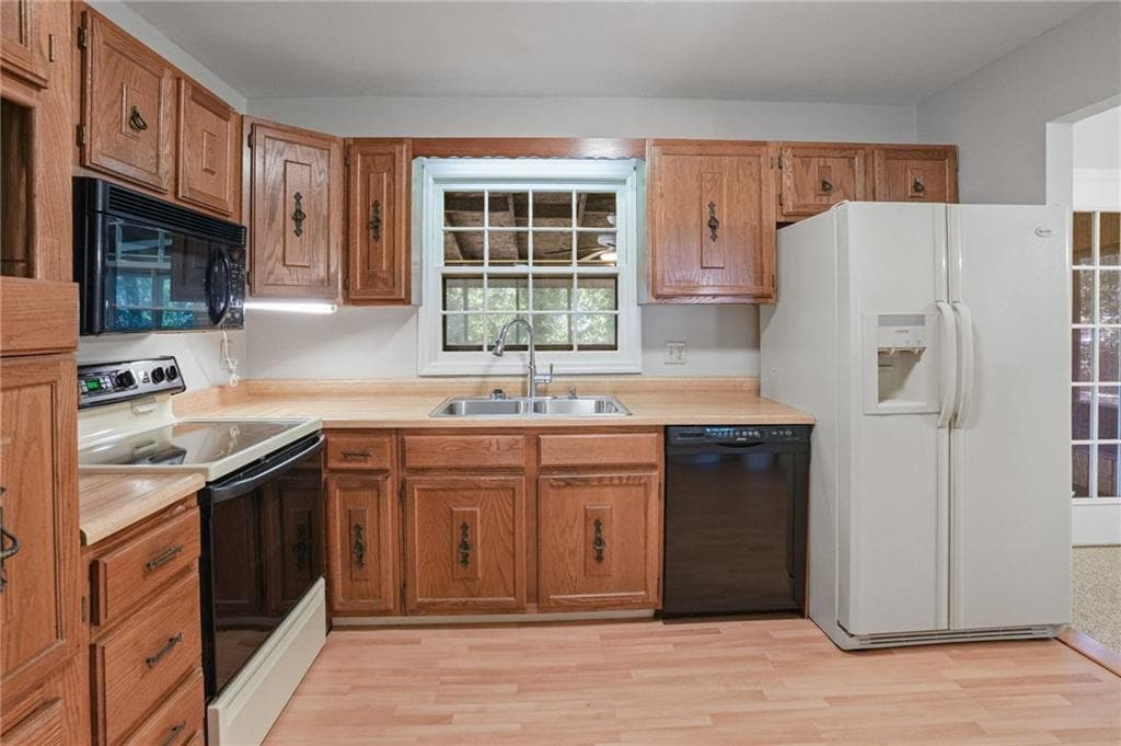 4 bedroom, 3 bathroom, 2,100 sq ft single family residence under contract at 6068 Prestige Valley Road, Morrow, GA 30260 — photo 10