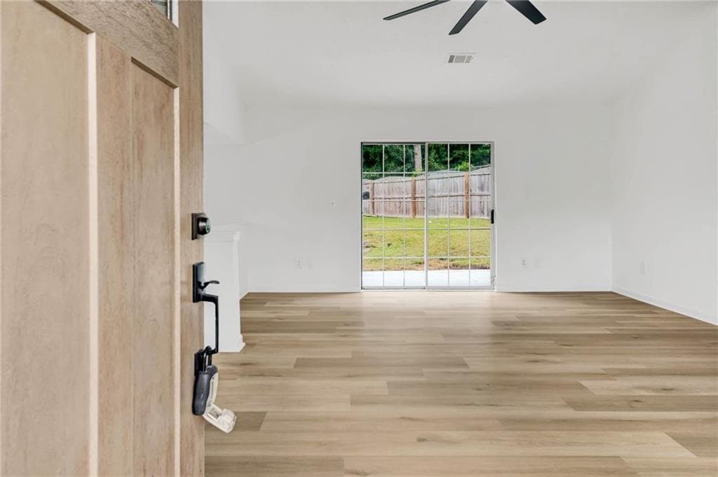 3 bedroom, 3 bathroom, 1,500 sq ft single family residence under contract at 1972 Banks Way, Atlanta, GA 30349 — photo 5