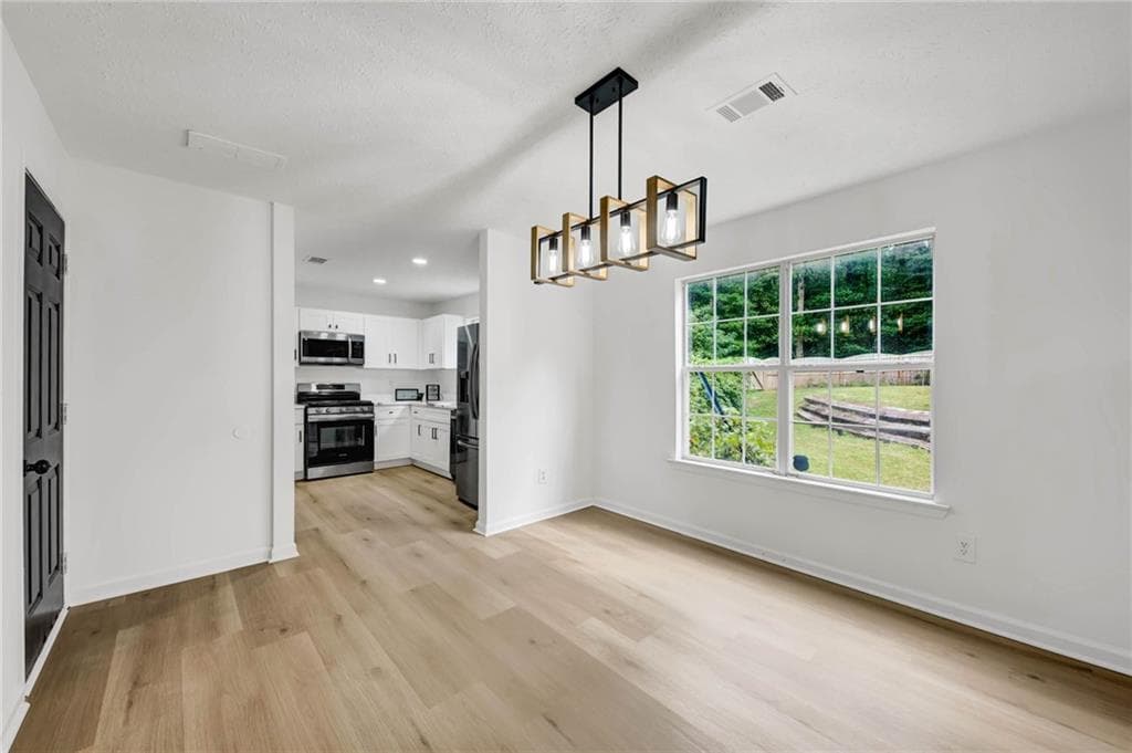 3 bedroom, 3 bathroom, 1,500 sq ft single family residence under contract at 1972 Banks Way, Atlanta, GA 30349 — photo 7