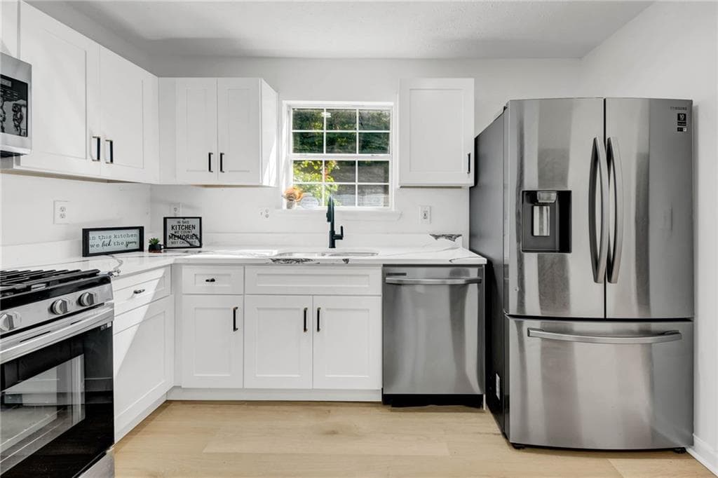 3 bedroom, 3 bathroom, 1,500 sq ft single family residence under contract at 1972 Banks Way, Atlanta, GA 30349 — photo 8