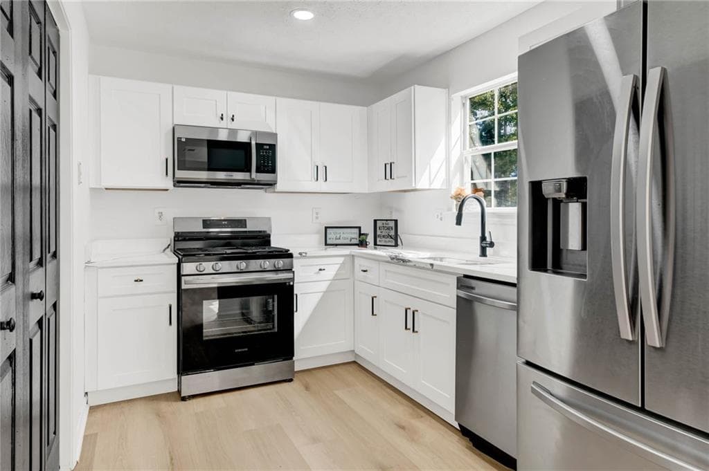 3 bedroom, 3 bathroom, 1,500 sq ft single family residence under contract at 1972 Banks Way, Atlanta, GA 30349 — photo 9