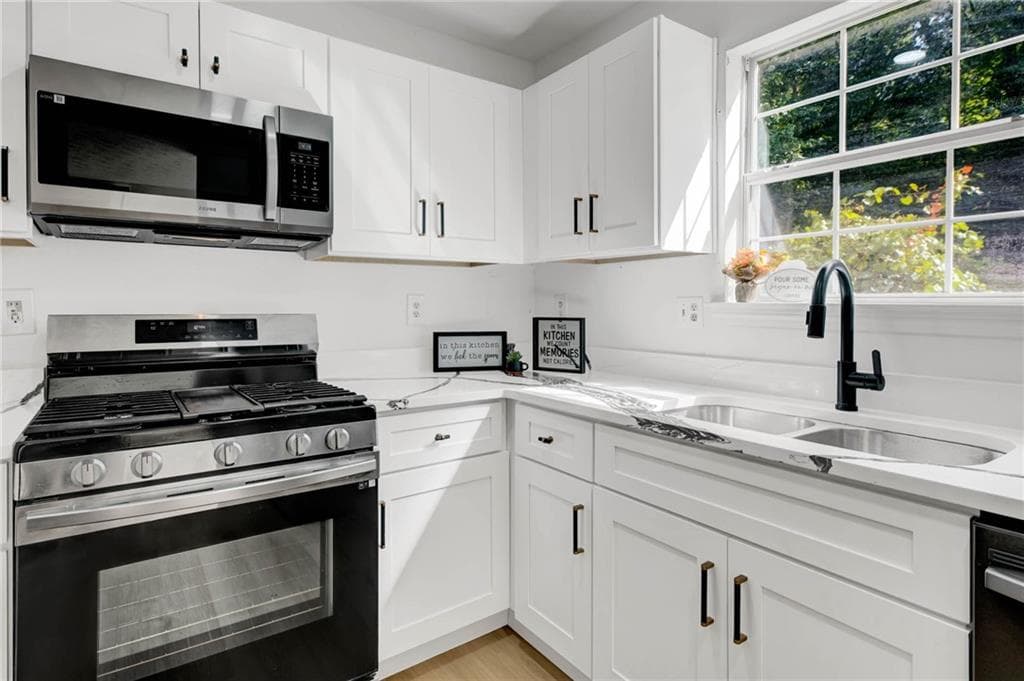 3 bedroom, 3 bathroom, 1,500 sq ft single family residence under contract at 1972 Banks Way, Atlanta, GA 30349 — photo 10