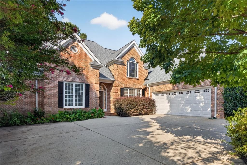 6 bedroom, 5 bathroom, 5,661 sq ft single family residence under contract at 640 Garden Wilde Place, Roswell, GA 30075