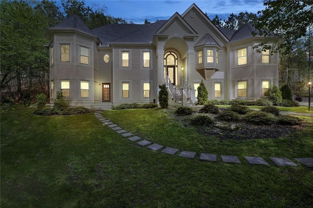 5 bedroom, 3 bathroom, 5,116 sq ft single family residence for sale at 2535 Ashford Drive, Cumming, GA 30041 — photo 5