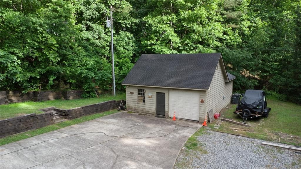 5 bedroom, 3 bathroom, 5,116 sq ft single family residence for sale at 2535 Ashford Drive, Cumming, GA 30041 — photo 6