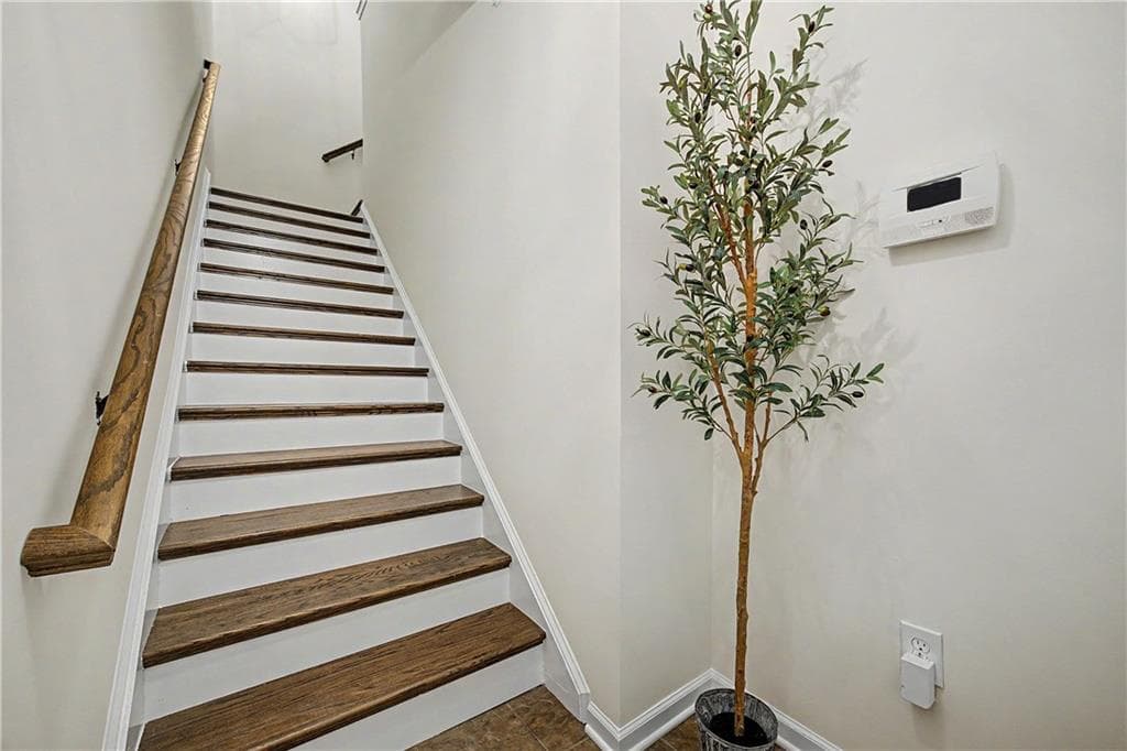 2 bedroom, 2 bathroom, 1,434 sq ft condominium for sale at 2400 Cumberland Parkway 622, Atlanta, GA 30339 — photo 3
