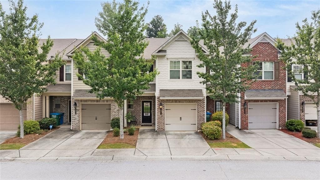 3 bedroom, 3 bathroom, 1,976 sq ft townhouse for sale at 7071 Elmwood Ridge Court, Atlanta, GA 30340