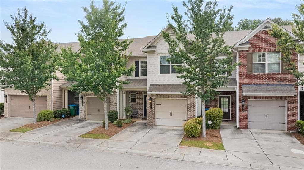 3 bedroom, 3 bathroom, 1,976 sq ft townhouse for sale at 7071 Elmwood Ridge Court, Atlanta, GA 30340 — photo 2
