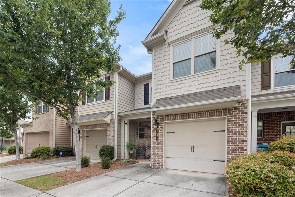 3 bedroom, 3 bathroom, 1,976 sq ft townhouse for sale at 7071 Elmwood Ridge Court, Atlanta, GA 30340 — photo 3