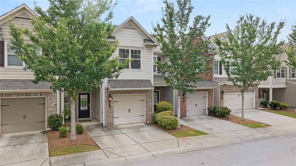 3 bedroom, 3 bathroom, 1,976 sq ft townhouse for sale at 7071 Elmwood Ridge Court, Atlanta, GA 30340 — photo 4