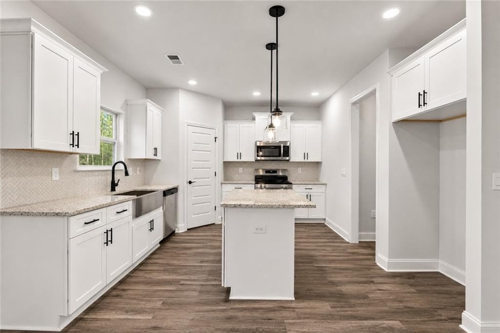 5 bedroom, 4 bathroom, 2,307 sq ft single family residence for sale at 181 Thunder Valley, Dawsonville, GA 30534 — photo 4