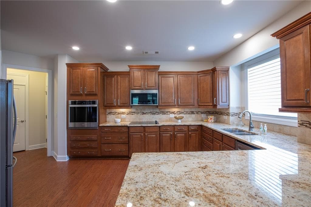2 bedroom, 2 bathroom, 1,946 sq ft single family residence for sale at 3609 Blue Cypress Cove, Gainesville, GA 30504 — photo 6