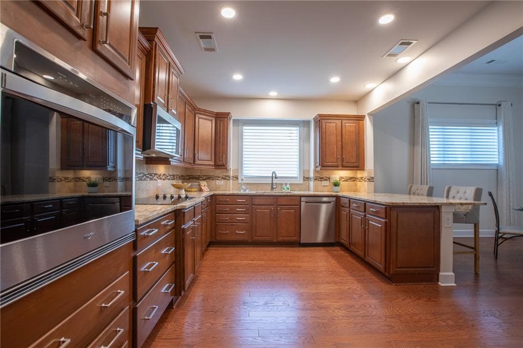 2 bedroom, 2 bathroom, 1,946 sq ft single family residence for sale at 3609 Blue Cypress Cove, Gainesville, GA 30504 — photo 7