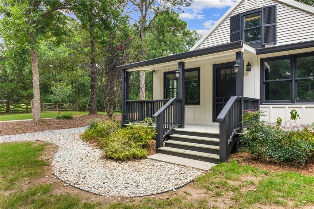 4 bedroom, 4 bathroom, 2,388 sq ft single family residence for sale at 159 Alcovy Station Road, Covington, GA 30014 — photo 4