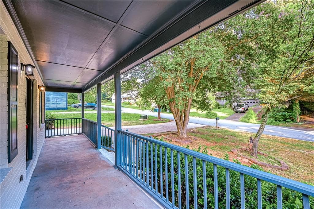 5 bedroom, 4 bathroom, 2,720 sq ft single family residence for sale at 2021 Hunters Cove Dr, Lawrenceville, GA 30044 — photo 3