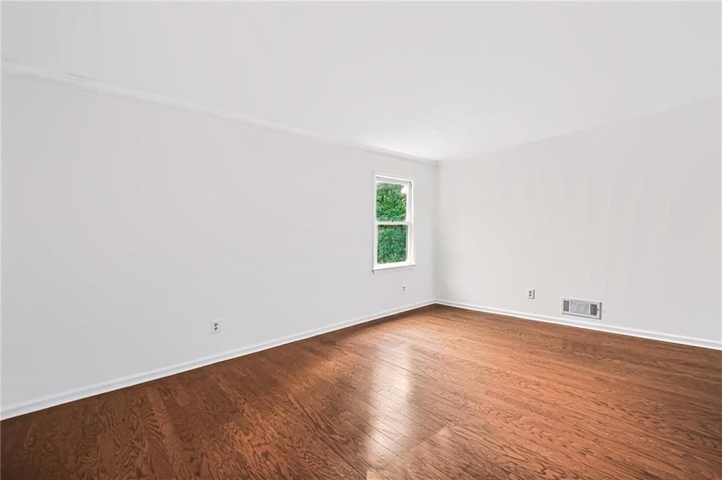 5 bedroom, 4 bathroom, 2,720 sq ft single family residence for sale at 2021 Hunters Cove Dr, Lawrenceville, GA 30044 — photo 5