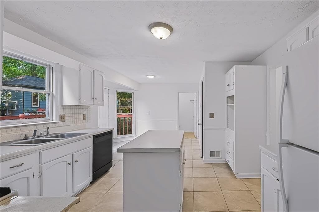 5 bedroom, 4 bathroom, 2,720 sq ft single family residence for sale at 2021 Hunters Cove Dr, Lawrenceville, GA 30044 — photo 8