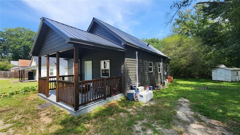 3 bedroom, 2 bathroom, 906 sq ft single family residence for sale at 2 Smith Road, Newnan, GA 30263 — photo 3