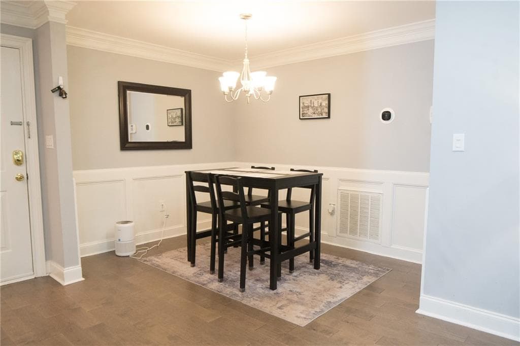 2 bedroom, 2 bathroom, 1,249 sq ft condominium for sale at 2102 Pine Heights Drive, Atlanta, GA 30324 — photo 5