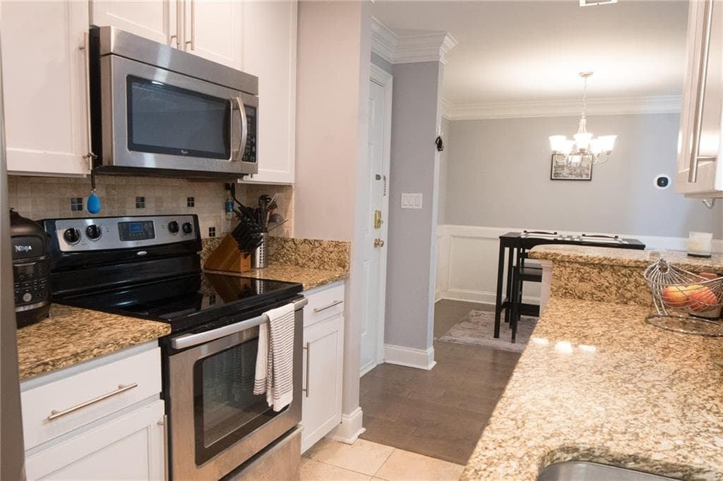 2 bedroom, 2 bathroom, 1,249 sq ft condominium for sale at 2102 Pine Heights Drive, Atlanta, GA 30324 — photo 8