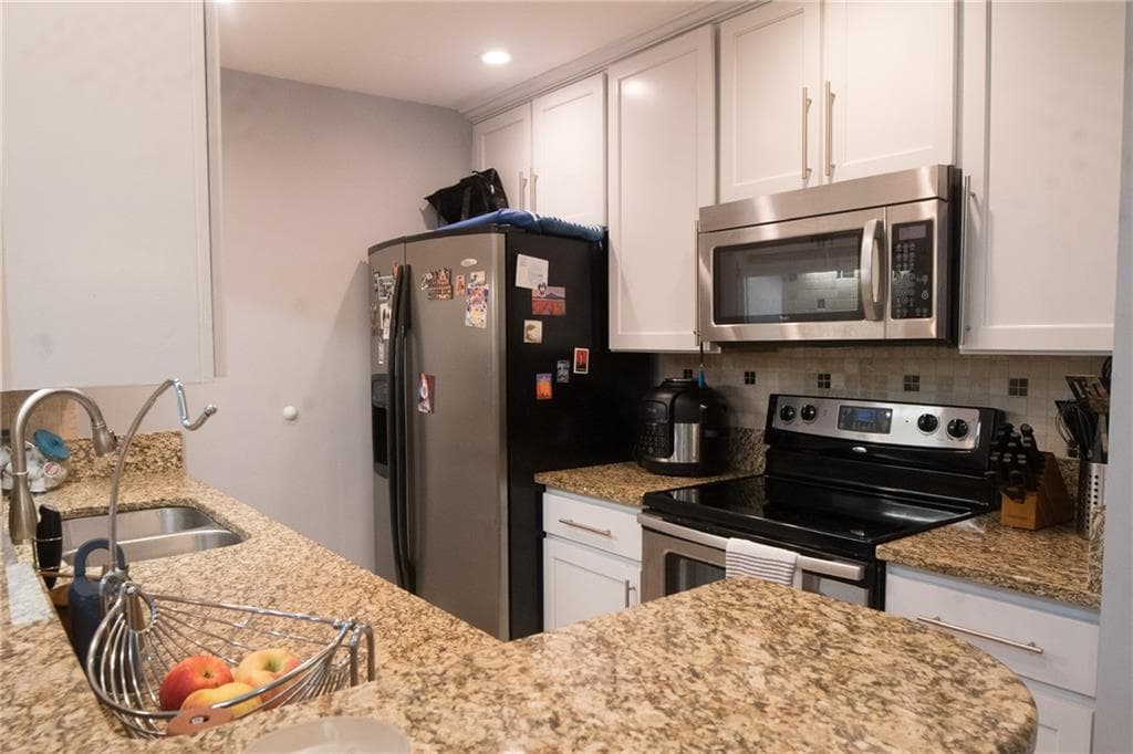 2 bedroom, 2 bathroom, 1,249 sq ft condominium for sale at 2102 Pine Heights Drive, Atlanta, GA 30324 — photo 9