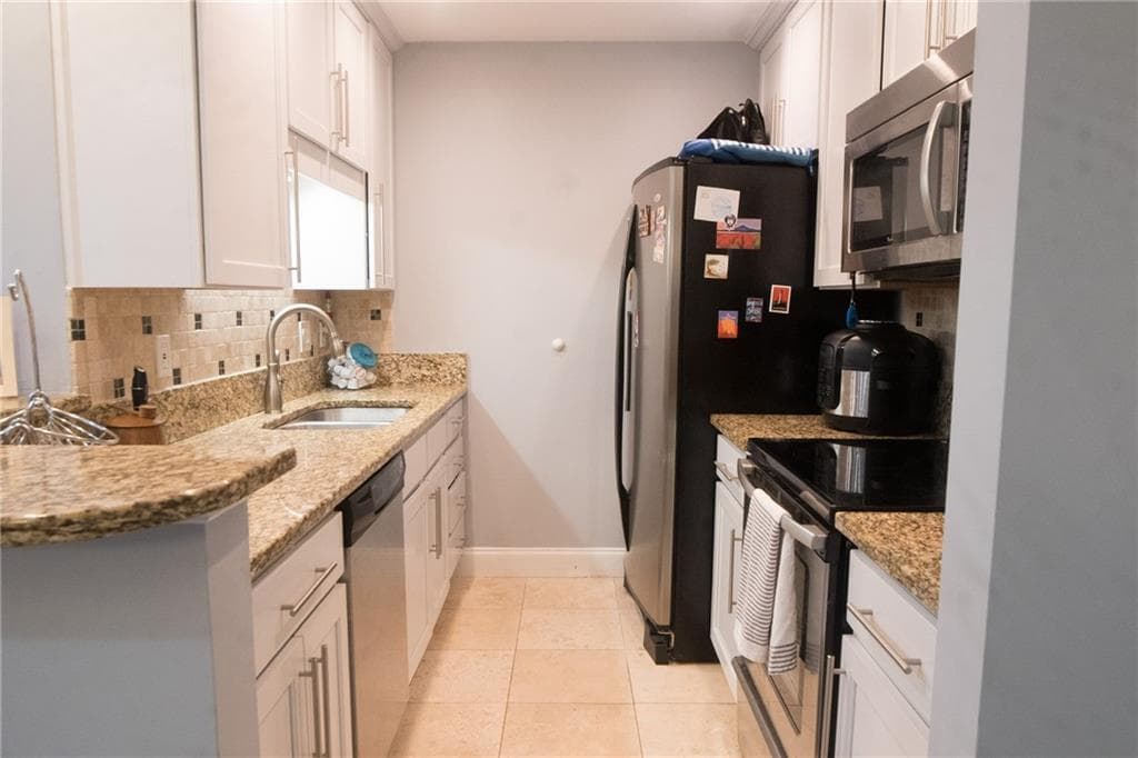 2 bedroom, 2 bathroom, 1,249 sq ft condominium for sale at 2102 Pine Heights Drive, Atlanta, GA 30324 — photo 10