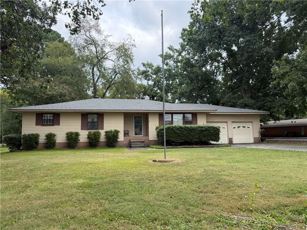 2 bedroom, 2 bathroom, 1,835 sq ft single family residence for sale at 30 Rome Rd SW, Cave Spring, GA 30124