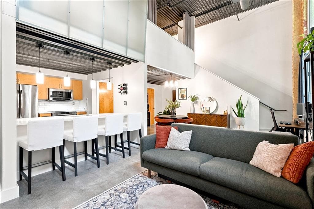 1 bedroom, 2 bathroom, 956 sq ft condominium for sale at 195 Arizona Avenue 138, Atlanta, GA 30307 — photo 6