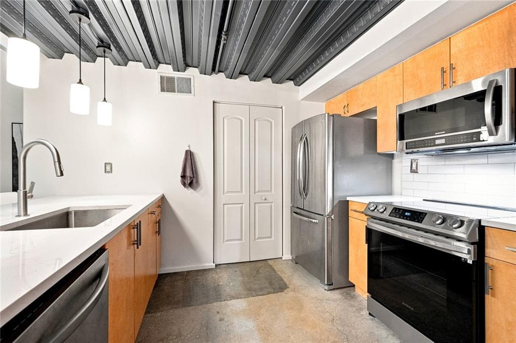1 bedroom, 2 bathroom, 956 sq ft condominium for sale at 195 Arizona Avenue 138, Atlanta, GA 30307 — photo 9