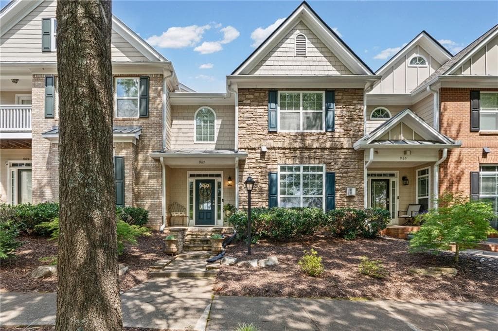 3 bedroom, 3 bathroom, 2,502 sq ft townhouse for sale at 967 Cambron Commons Trace, Suwanee, GA 30024 — photo 3