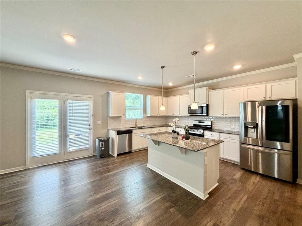 5 bedroom, 3 bathroom, 2,788 sq ft single family residence for rent at 5888 Screech Owl Drive, Flowery Branch, GA 30542 for $2,400 a month — photo 8