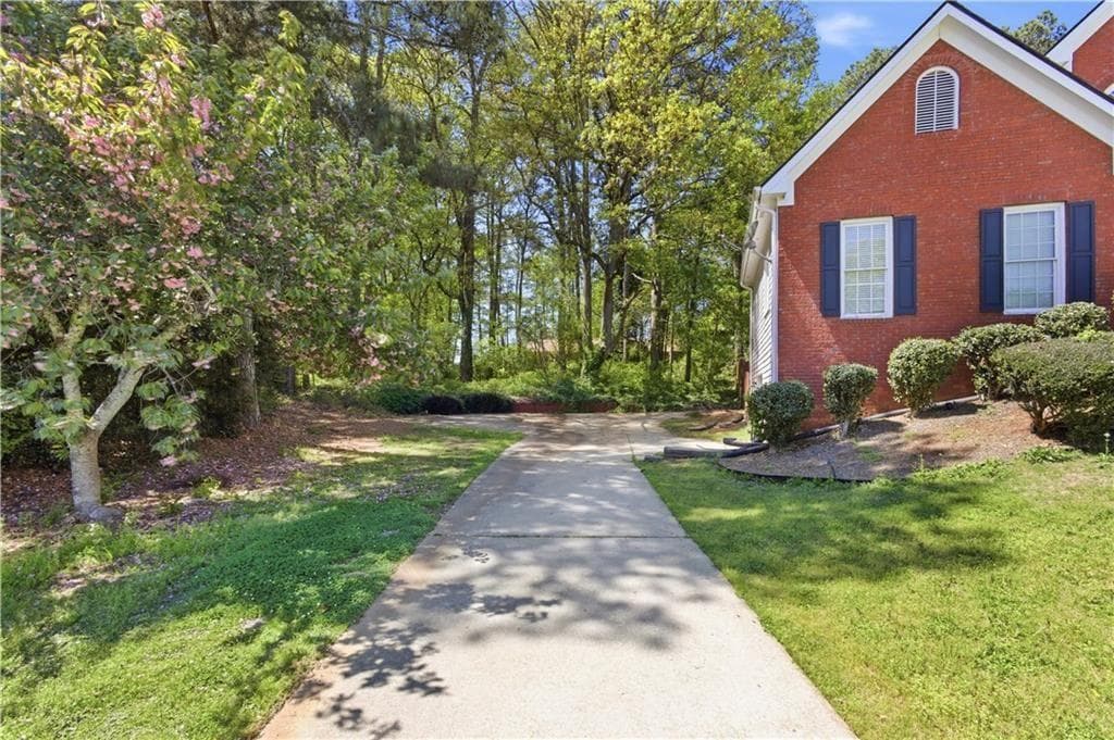 8 bedroom, 4 bathroom, 4,562 sq ft single family residence for sale at 2255 Pinehaven Court, Grayson, GA 30017 — photo 4