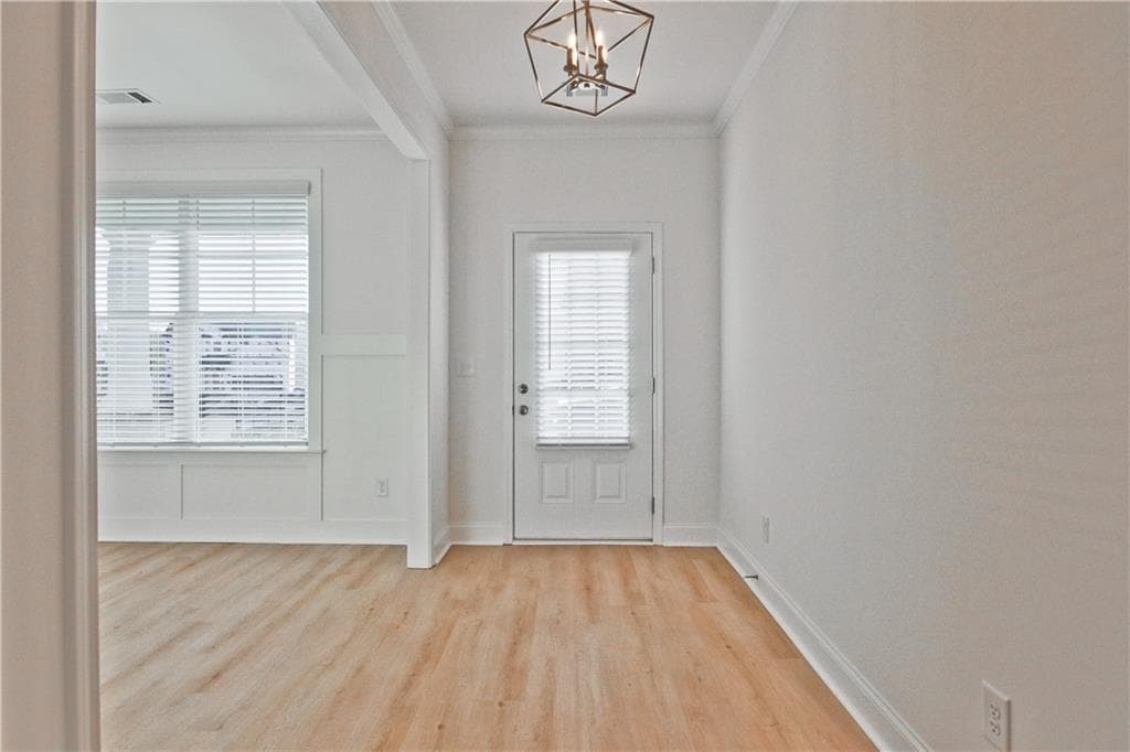 5 bedroom, 3 bathroom, 2,509 sq ft single family residence under contract at 5592 Keswick Drive, Flowery Branch, GA 30542 — photo 2