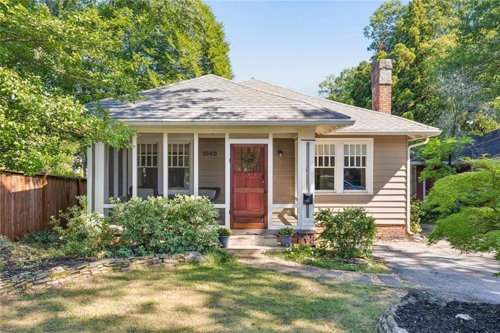 3 bedroom, 2 bathroom single family residence under contract at 1040 Williams Mill Road, Atlanta, GA 30306