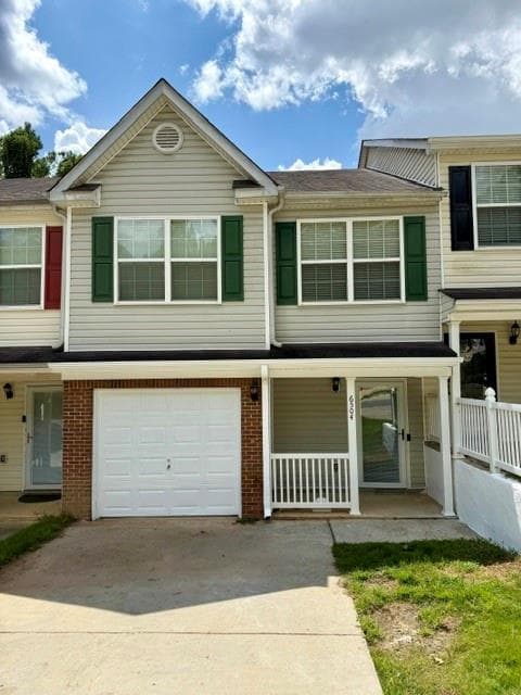 3 bedroom, 3 bathroom, 1,553 sq ft townhouse for sale at 6504 Holly Lane, Union City, GA 30291