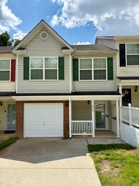 3 bedroom, 3 bathroom, 1,553 sq ft townhouse for sale at 6504 Holly Lane, Union City, GA 30291 — photo 2