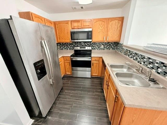 3 bedroom, 3 bathroom, 1,553 sq ft townhouse for sale at 6504 Holly Lane, Union City, GA 30291 — photo 10