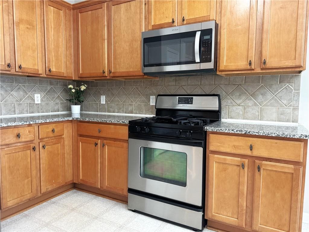 3 bedroom, 3 bathroom, 2,177 sq ft single family residence under contract at 3341 Cooper Woods Drive, Loganville, GA 30052 — photo 10
