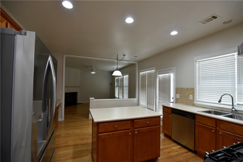 5 bedroom, 3 bathroom, 2,324 sq ft single family residence for rent at 2115 Vistoria Drive, Cumming, GA 30041 for $2,800 a month — photo 4