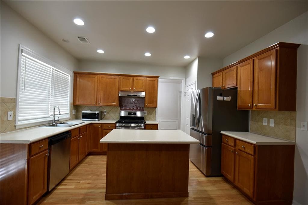 5 bedroom, 3 bathroom, 2,324 sq ft single family residence for rent at 2115 Vistoria Drive, Cumming, GA 30041 for $2,800 a month — photo 5