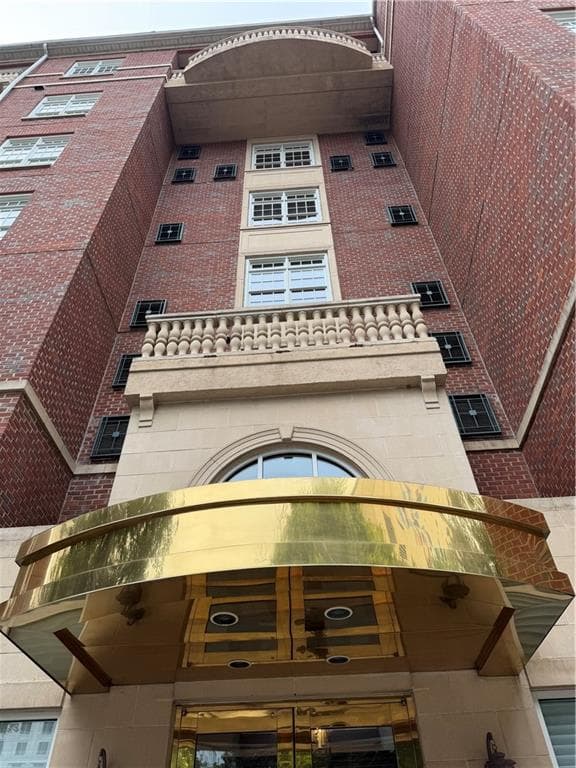 2 bedroom, 2 bathroom, 1,165 sq ft condominium for sale at 77 Peachtree Place 304, Atlanta, GA 30309 — photo 4