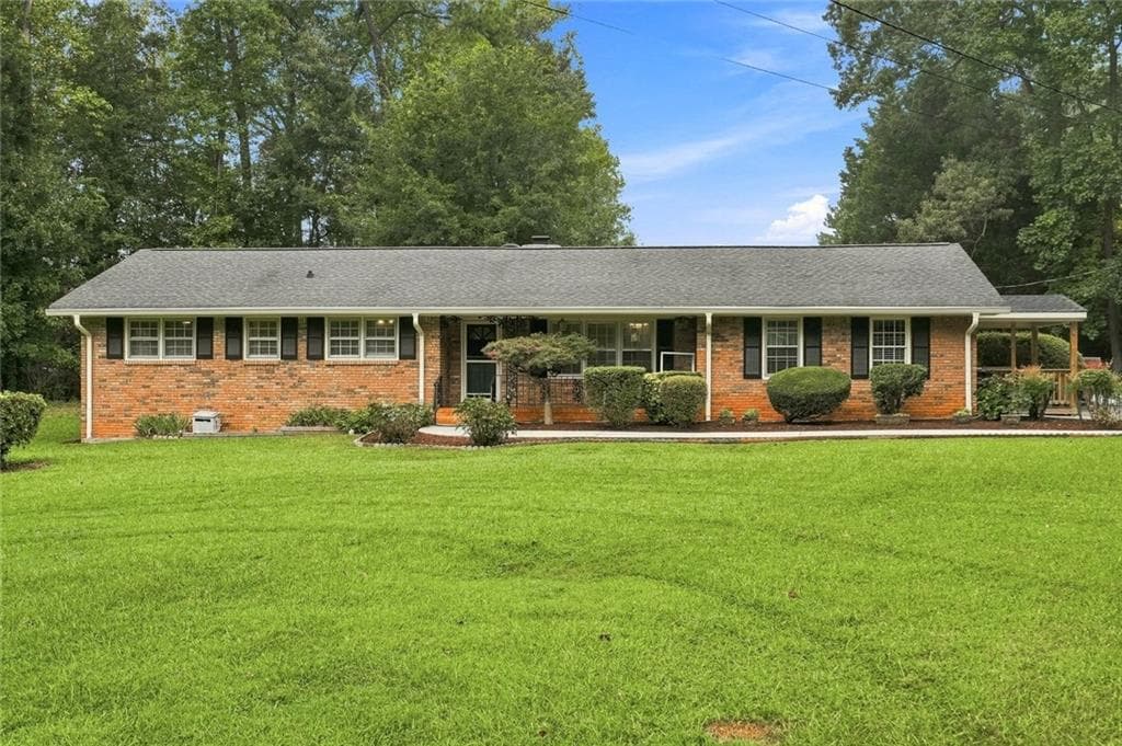 3 bedroom, 2 bathroom, 1,892 sq ft single family residence under contract at 2633 Creek Lane, Snellville, GA 30078
